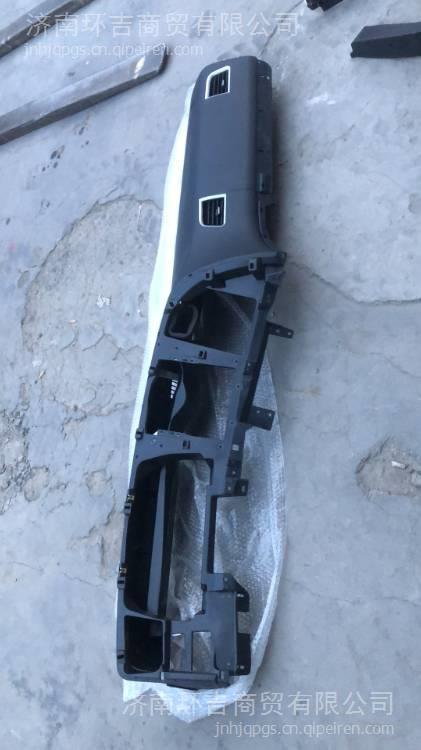 供應(yīng)一汽解放虎V腳踏板總成與上車(chē)踏板總成 高品質(zhì)配件詳解